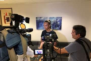 Sayna Mbengue pasó este lunes el reconocimiento médico en el Hospital Perpetuo Socorro (foto Acfi Press y TA)